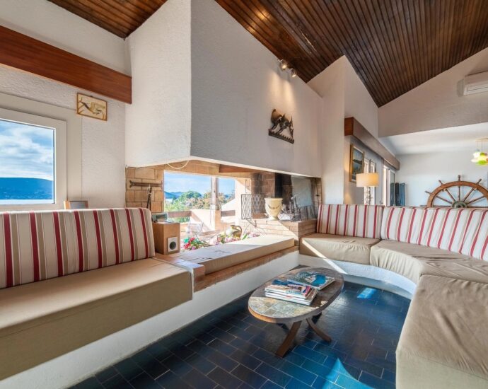 Porto-Vecchio, Domaine de Cala Rossa, villa 6 chambres, vue mer, pied dans l&rsquo;eau