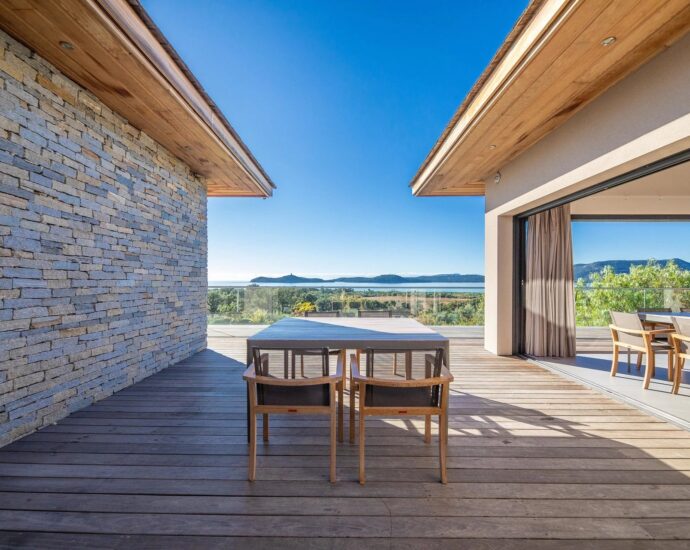 Pinarello, Villa La Tour, 5 bedrooms, swimming pool and sea view, RL278