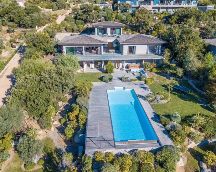 Pinarello, Villa La Tour, 5 bedrooms, swimming pool and sea view, RL278