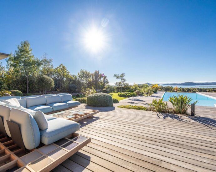 Pinarello, Villa La Tour, 5 bedrooms, swimming pool and sea view, RL278