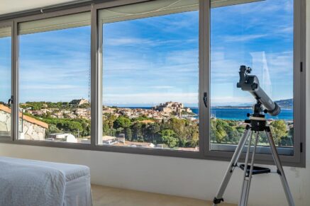 Calvi, 5 bedroom villa, swimming pool, sea view, town centre and beach on foot