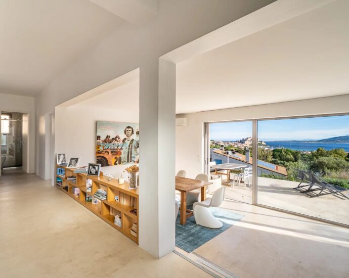 Calvi, 5 bedroom villa, swimming pool, sea view, town centre and beach on foot