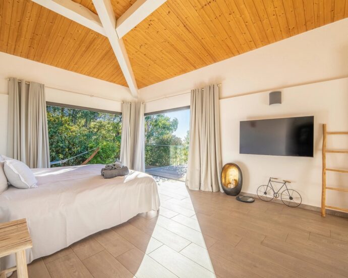 Pinarello, Villa La Tour, 5 bedrooms, swimming pool and sea view, RL278