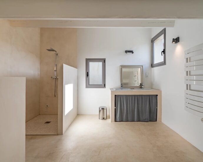 Calvi, 5 bedroom villa, swimming pool, sea view, town centre and beach on foot