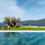 Propriano, 5 bedrooms, panoramic sea view, pool, close to the beach.