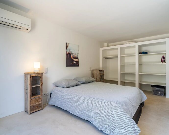 Calvi, 5 bedroom villa, swimming pool, sea view, town centre and beach on foot