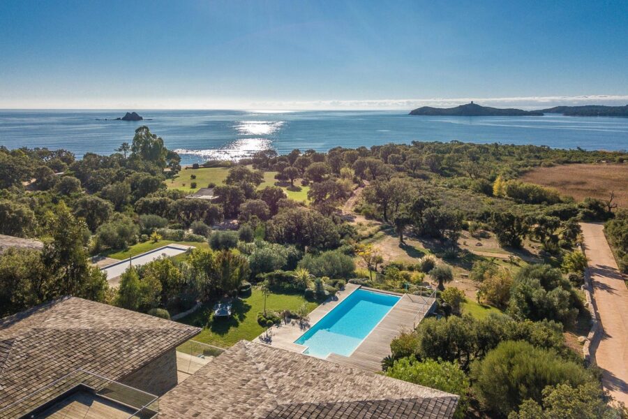 Pinarello, Villa La Tour, 5 bedrooms, swimming pool and sea view, RL278