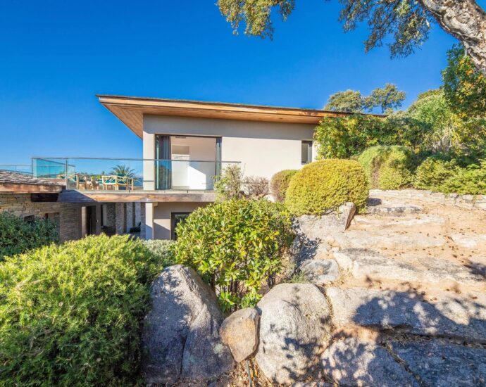 Pinarello, Villa La Tour, 5 bedrooms, swimming pool and sea view, RL278