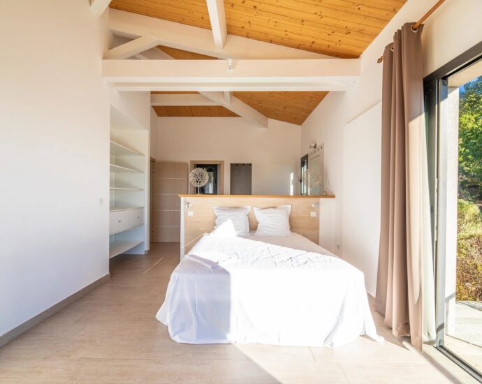 Pinarello, Villa La Tour, 5 bedrooms, swimming pool and sea view, RL278