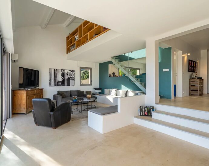 Calvi, 5 bedroom villa, swimming pool, sea view, town centre and beach on foot