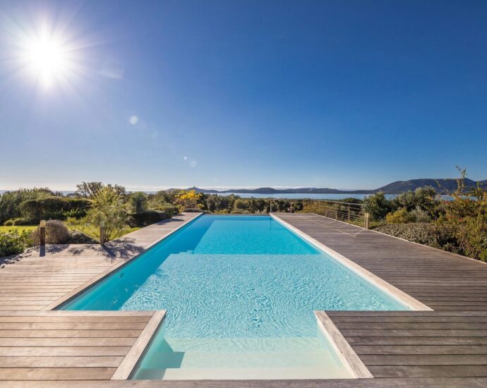 Pinarello, Villa La Tour, 5 bedrooms, swimming pool and sea view, RL278