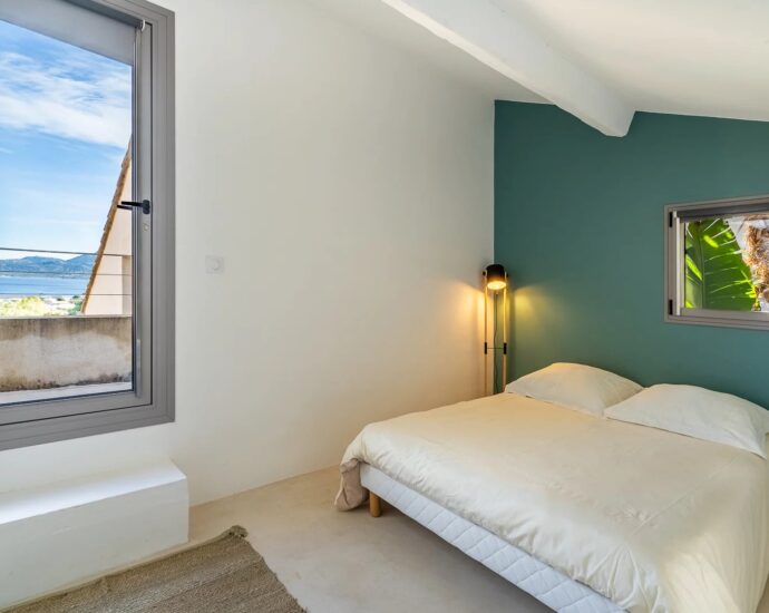 Calvi, 5 bedroom villa, swimming pool, sea view, town centre and beach on foot