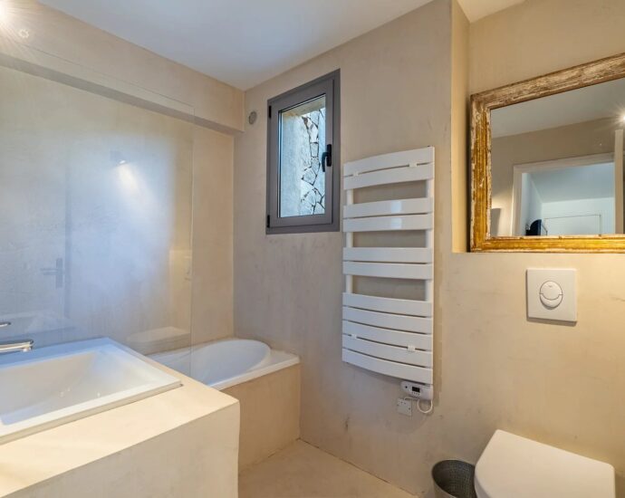 Calvi, 5 bedroom villa, swimming pool, sea view, town centre and beach on foot