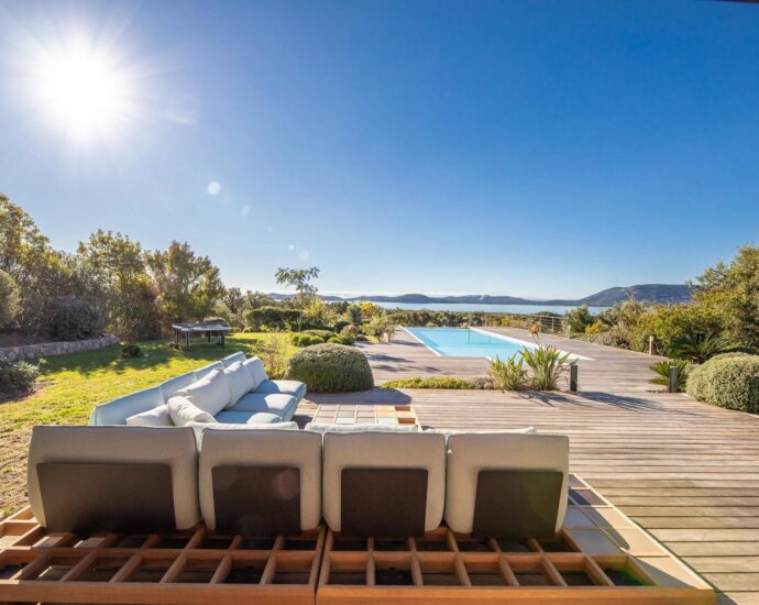 Pinarello, Villa La Tour, 5 bedrooms, swimming pool and sea view, RL278