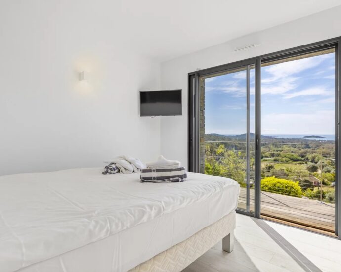 Porto Vecchio, Saint Cyprien, Villa 4 chambres, vue mer et piscine,