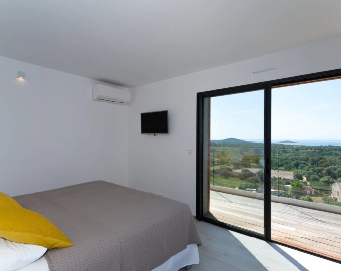 Porto Vecchio, Saint Cyprien, Villa 4 chambres, vue mer et piscine,