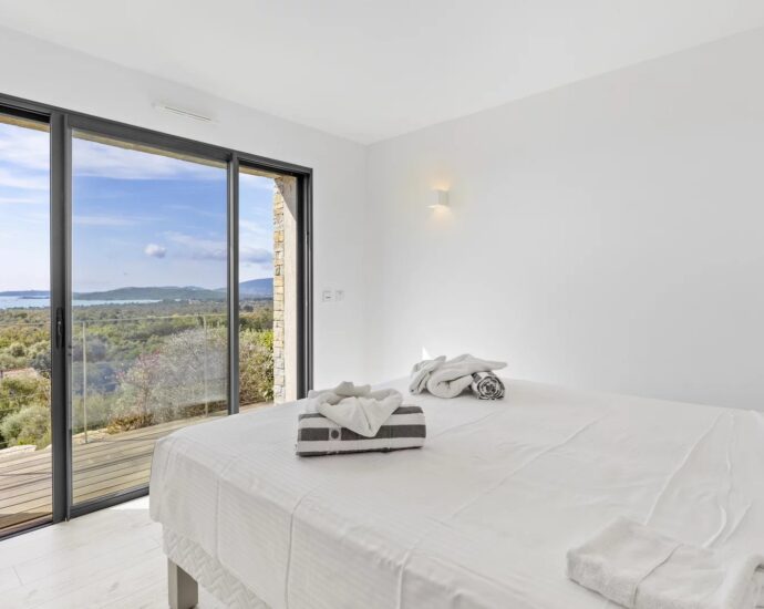 Porto Vecchio, Saint Cyprien, Villa 4 chambres, vue mer et piscine,