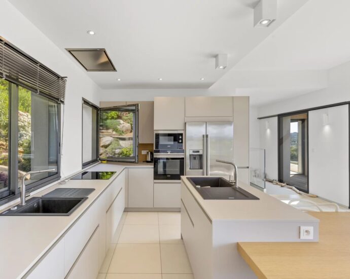 Porto Vecchio, Saint Cyprien, Villa 4 chambres, vue mer et piscine,