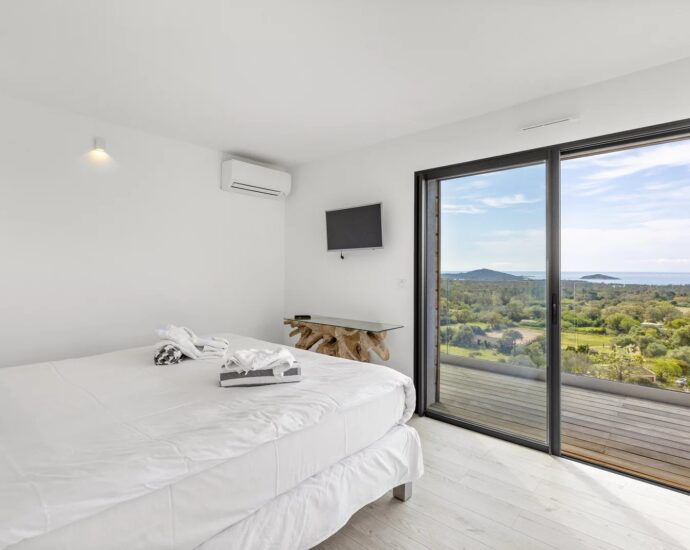 Porto Vecchio, Saint Cyprien, Villa 4 chambres, vue mer et piscine,