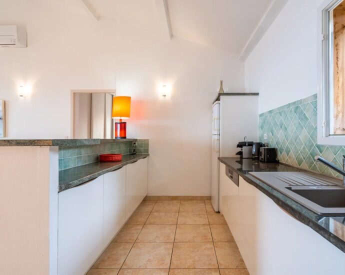 Exclusivité, Corbara, Marine de Davia, villa 3 chambres, piscine, vue mer panoramique, plage à pied