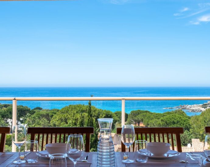 Corbara, Marine de Davia, villa 6 chambres, piscine, vue mer panoramique, plage à pied