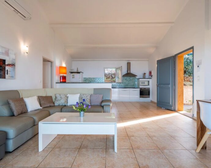 Exclusivité, Corbara, Marine de Davia, villa 3 chambres, piscine, vue mer panoramique, plage à pied