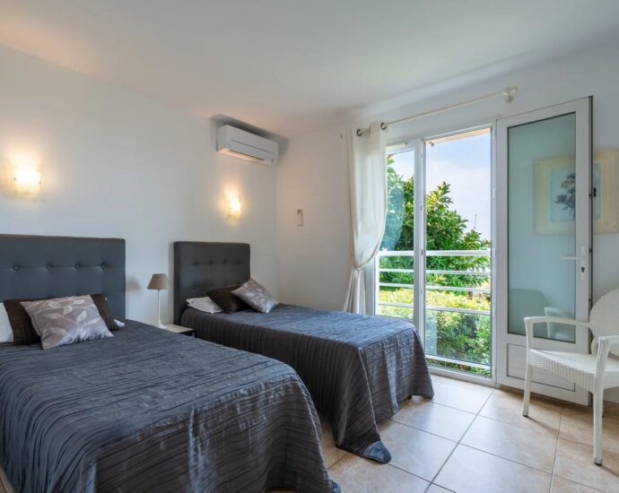 Exclusivité, Corbara, Marine de Davia, villa 3 chambres, piscine, vue mer panoramique, plage à pied