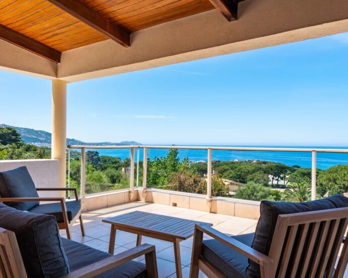 Corbara, Marine de Davia, villa 6 chambres, piscine, vue mer panoramique, plage à pied