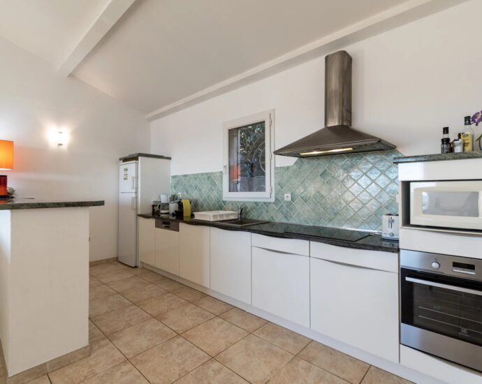 Exclusivité, Corbara, Marine de Davia, villa 3 chambres, piscine, vue mer panoramique, plage à pied