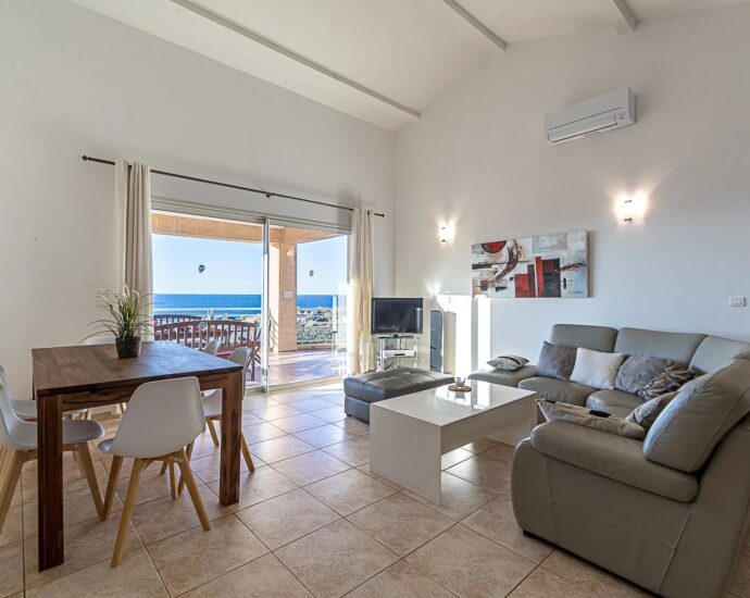 Exclusivité, Corbara, Marine de Davia, villa 3 chambres, piscine, vue mer panoramique, plage à pied