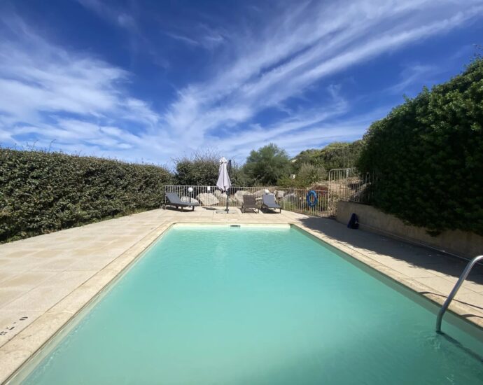 Exclusivité, Corbara, Marine de Davia, villa 3 chambres, piscine, vue mer panoramique, plage à pied