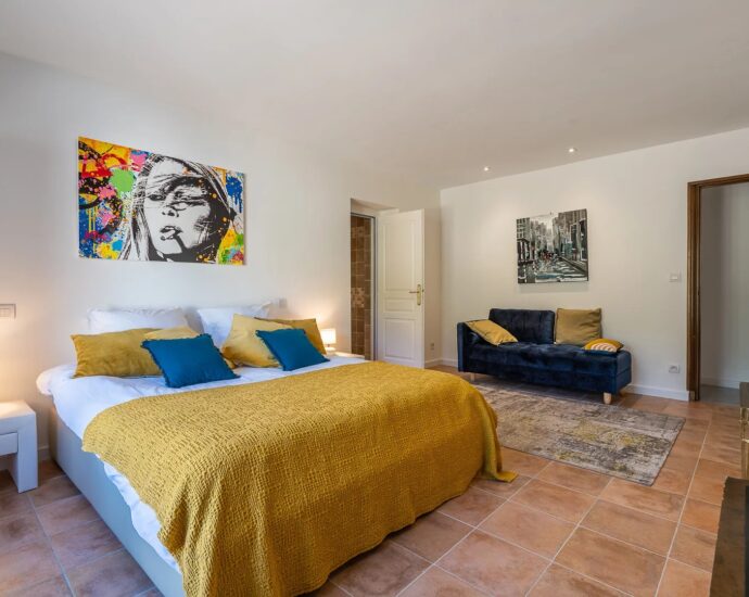 Lumio, Villa 6 chambres, vue mer panoramique, piscine à débordement, proche plage