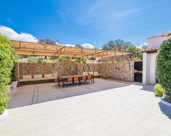 Lumio, Villa 6 chambres, vue mer panoramique, piscine à débordement, proche plage