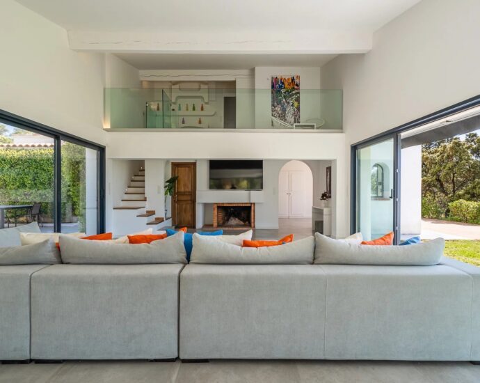 Lumio, Villa 6 chambres, vue mer panoramique, piscine à débordement, proche plage