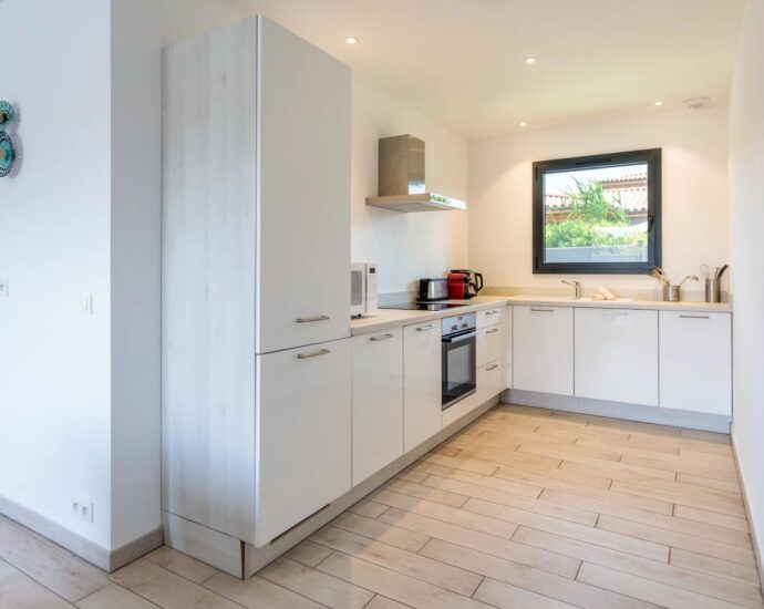 Lecci , Cala Rossa, Villa de 3 chambres avec piscine chauffée et plage à pieds