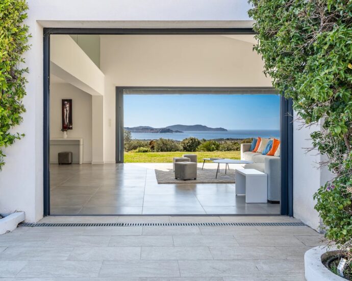 Lumio, 6 bedroom villa, panoramic sea view, infinity pool, near beach