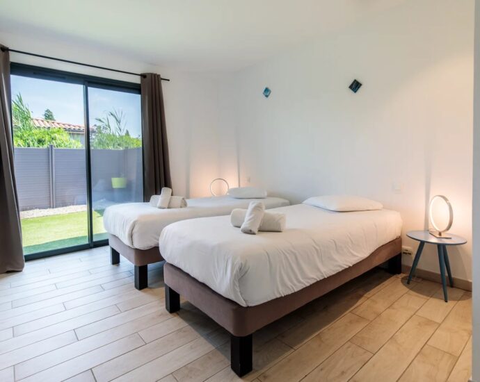 Lecci , Cala Rossa, Villa de 3 chambres avec piscine chauffée et plage à pieds