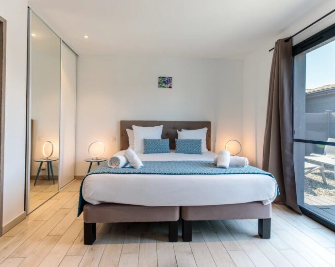 Lecci , Cala Rossa, Villa de 3 chambres avec piscine chauffée et plage à pieds