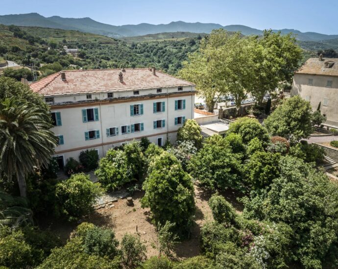Demeure de Maître dominant la vallée du Nebbiu et le golfe de Saint-Florent