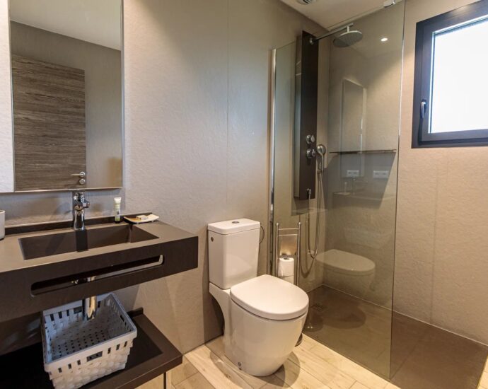 Lecci , Cala Rossa, Villa de 3 chambres avec piscine chauffée et plage à pieds