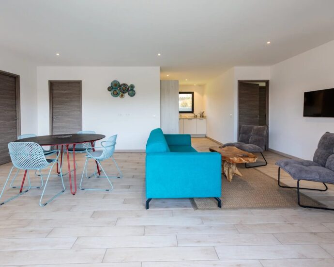 Lecci , Cala Rossa, Villa de 3 chambres avec piscine chauffée et plage à pieds