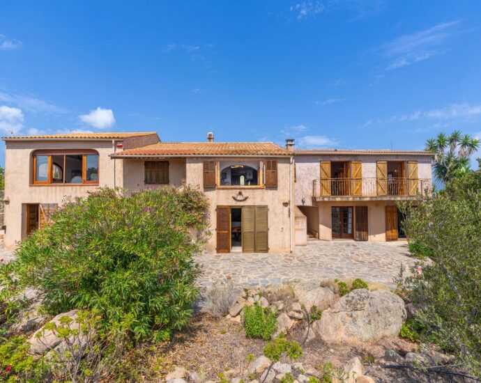 Bonifacio, Suartone, 3 bedrooms + 2 studios, sea view