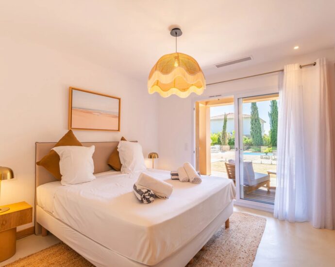 Marina Rossa, 4-bedroom villa, swimming pool, walking distance to the beach.