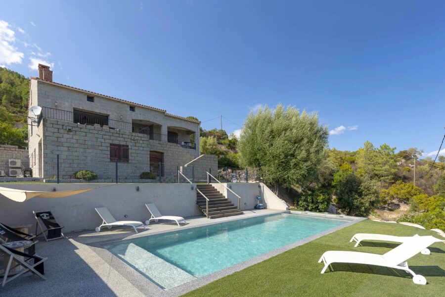 Hamlet of Gialla, Stone Villa, 7 Bedrooms, Independent Apartment, Pool, Sea View, Close to Saint-Cyprien and Cala Rossa Beaches