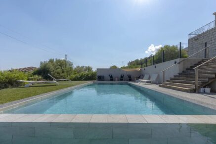 Hamlet of Gialla, Stone Villa, 7 Bedrooms, Independent Apartment, Pool, Sea View, Close to Saint-Cyprien and Cala Rossa Beaches