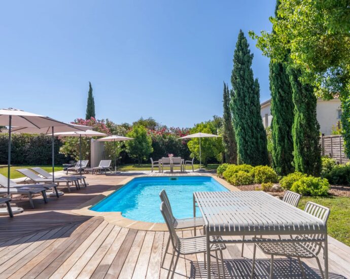 Marina Rossa, 4-bedroom villa, swimming pool, walking distance to the beach.