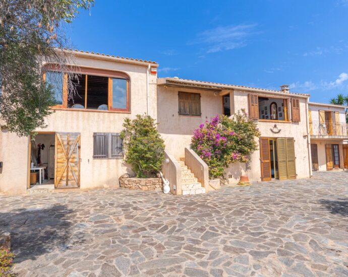 Bonifacio, Suartone, 3 bedrooms + 2 studios, sea view