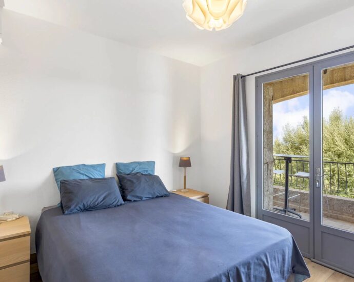 Hamlet of Gialla, Stone Villa, 7 Bedrooms, Independent Apartment, Pool, Sea View, Close to Saint-Cyprien and Cala Rossa Beaches