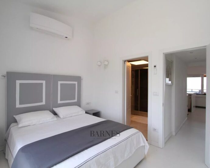 Cavallo Island – Apartment with hotel services – Panoramic view – Up to 4 people