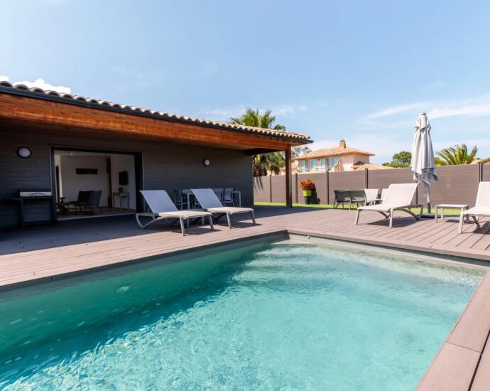 Lecci – Cala Rossa – Villa de 4 chambres avec piscine et plage à 300 mètres